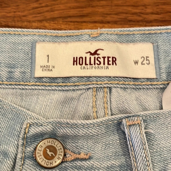 Hollister ladies jean shorts size one - Picture 3 of 3